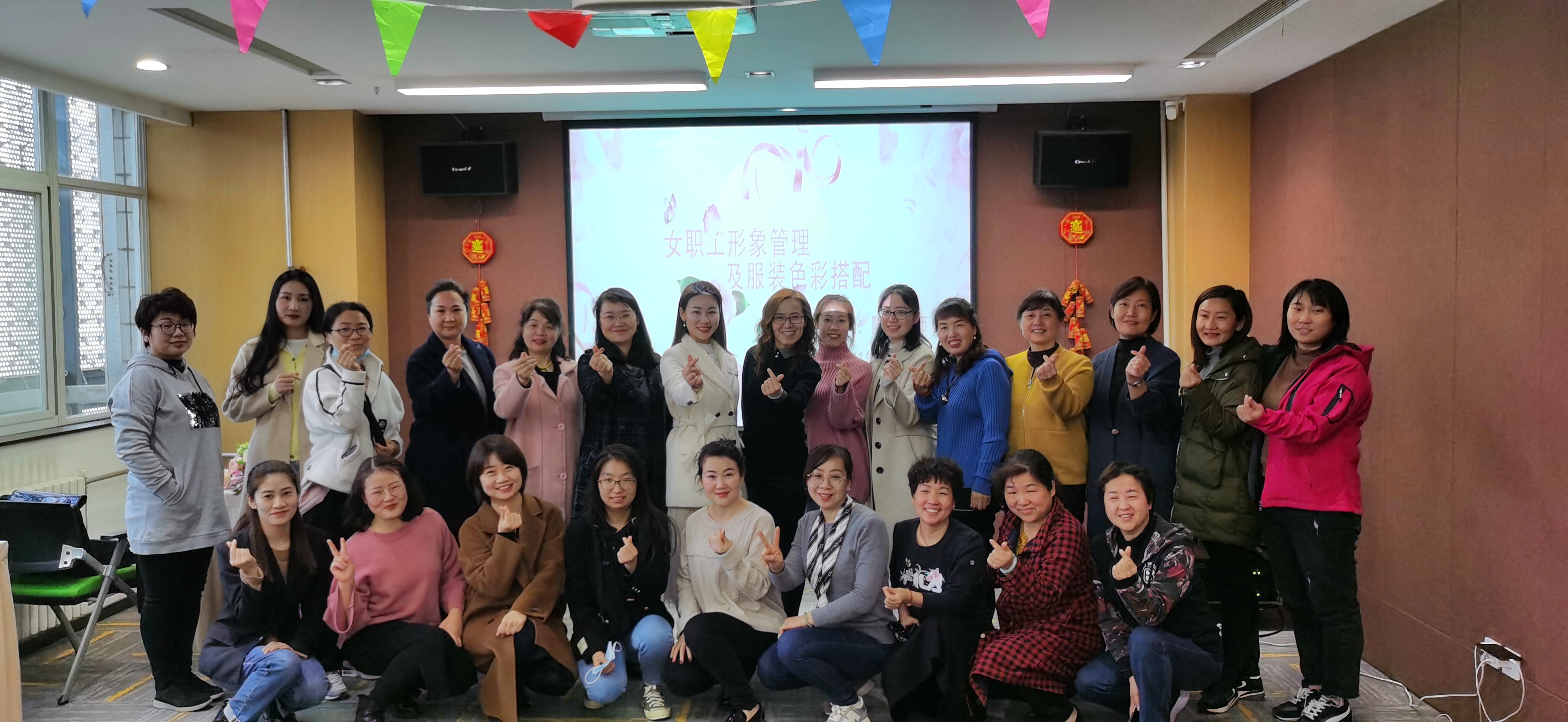 “美麗綻放在三月”——資產(chǎn)經(jīng)營公司開展慶“三八”專題講座活動